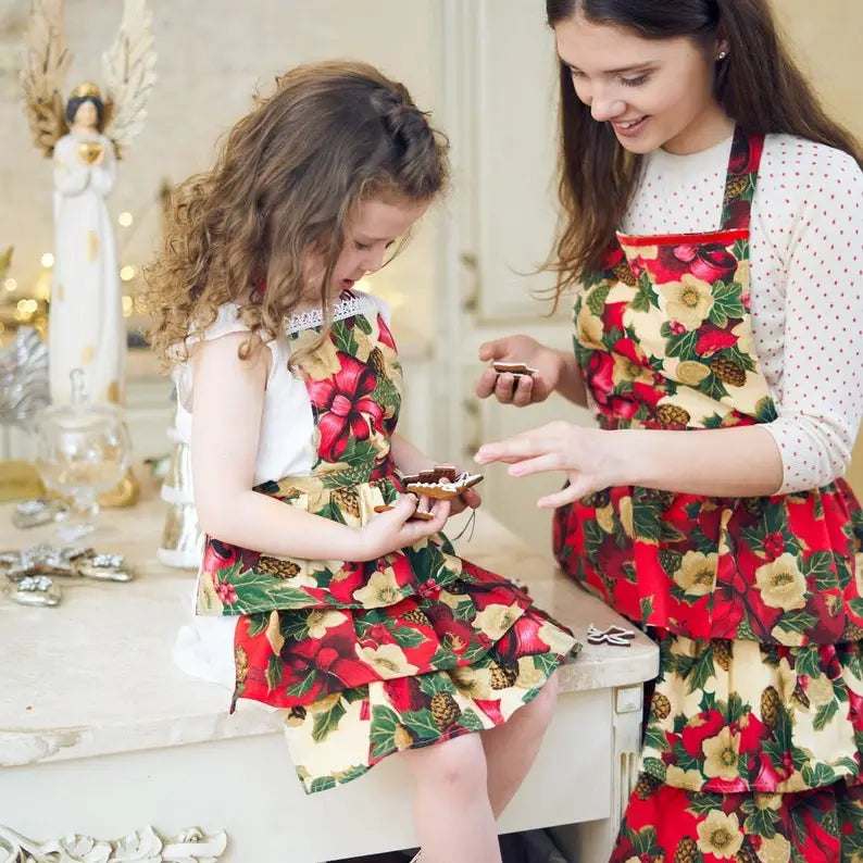 Hortensias Home - Childs Winter Apron Red Christmas Flowers