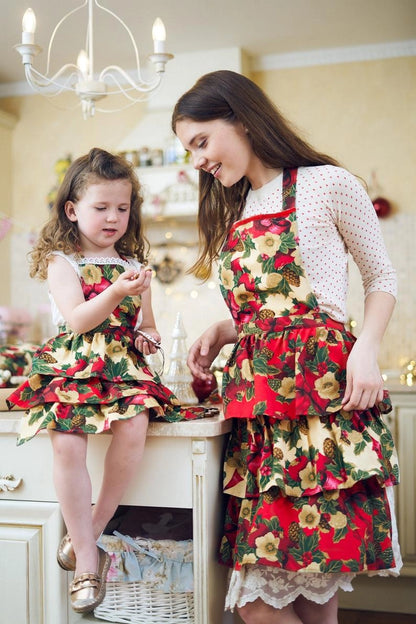 Hortensias Home - Ladies Winter Apron Red Christmas Flowers