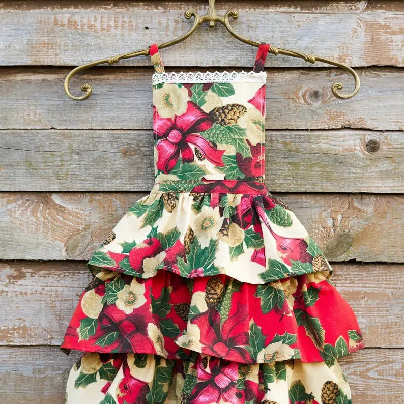 Hortensias Home - Childs Winter Apron Red Christmas Flowers